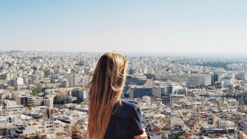 我们应该学会尊重女性,因为女性值得尊重